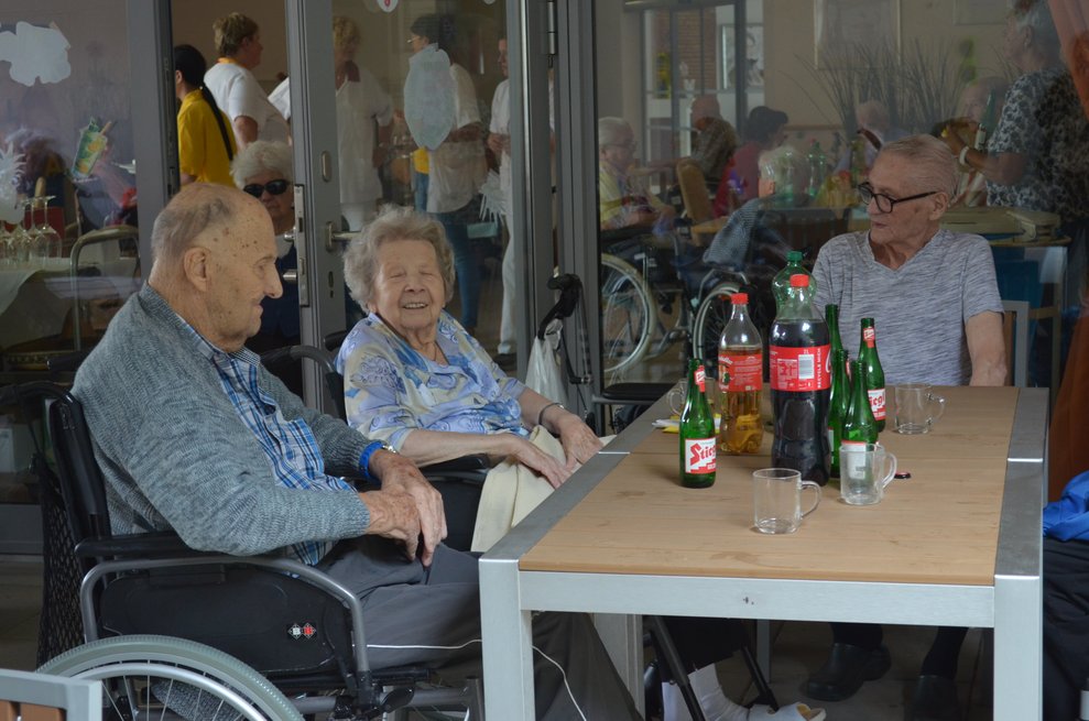 Bewohner genießen das Fest