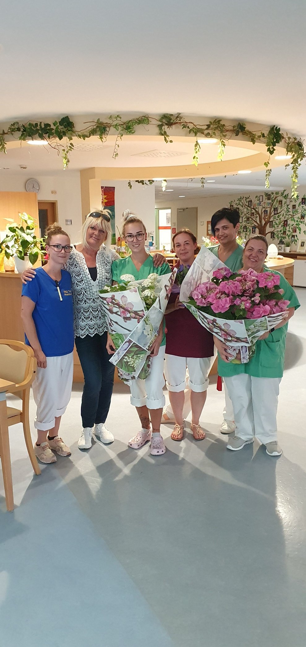 Blumen überreichen