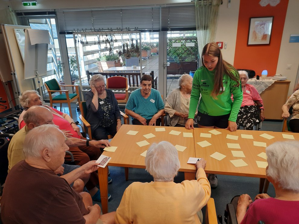 Gemeinsames Memory spielen.