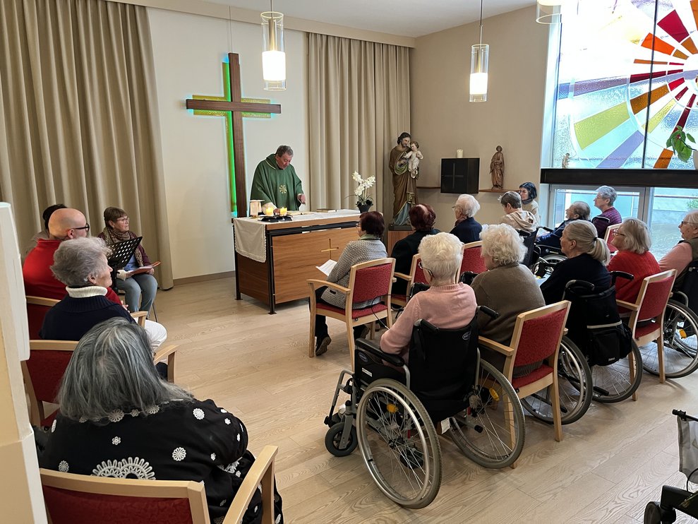 viele Besucher in der Messe