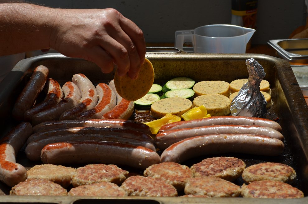 Griller mit Würstel