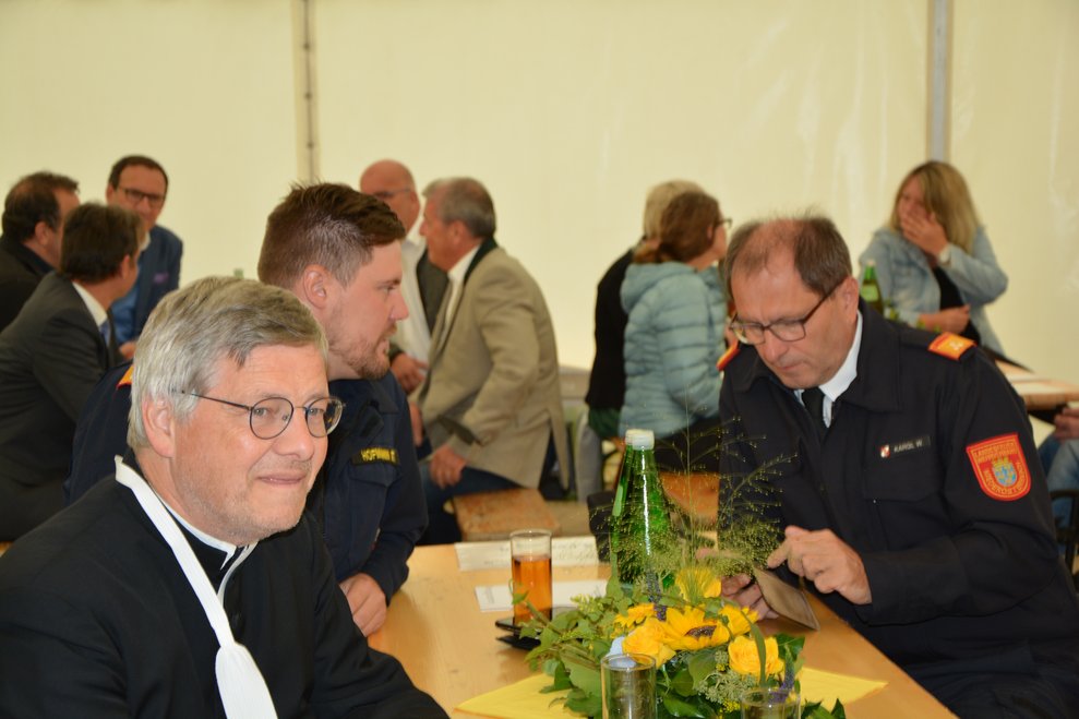 Hr. Pfarrer und die freiwillige Feuerwehr