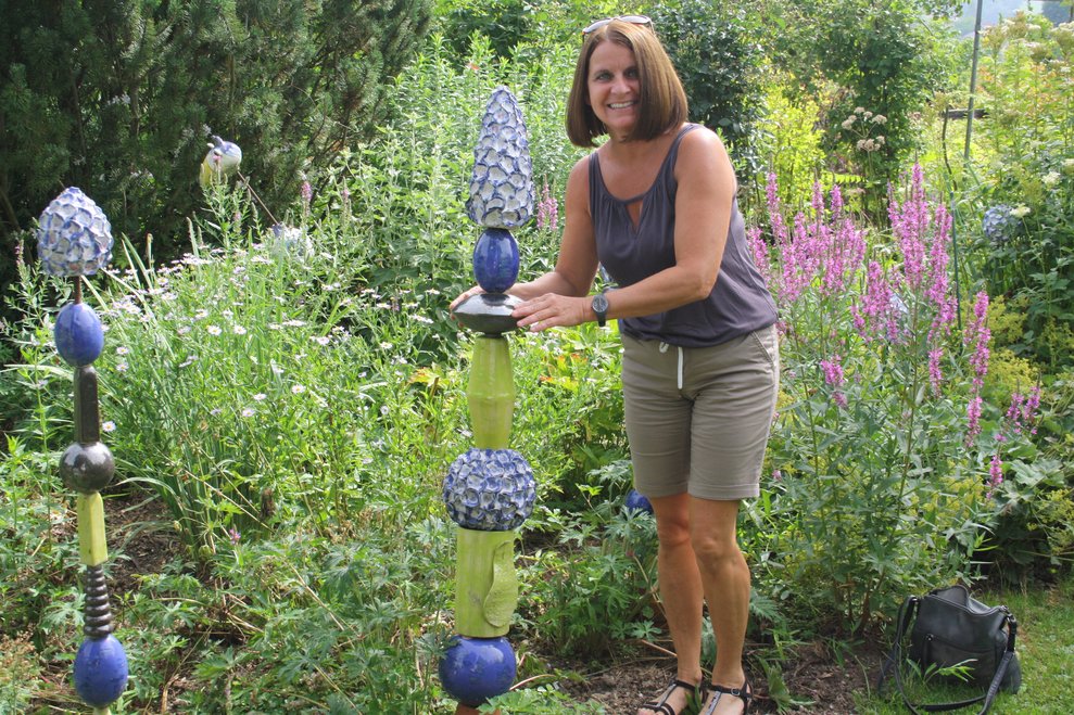 Eine Frau im Garten