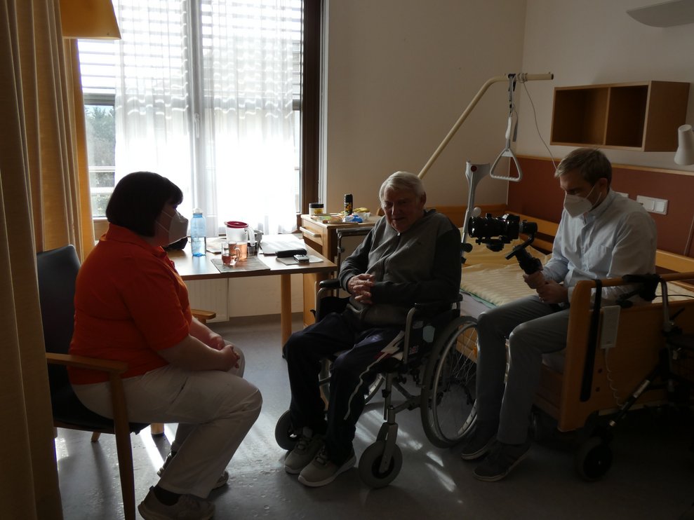 FSJ Nina mit Bewohner