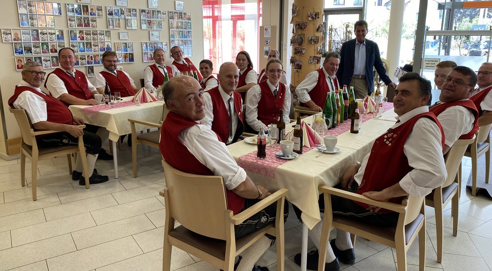 Die Stadtkapelle ist natürlich auf eine Jause eingeladen.