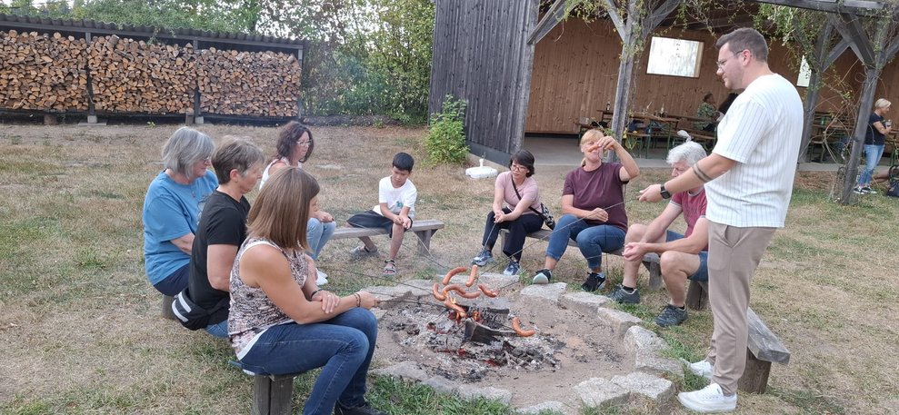 ...am Lagerfeuer.