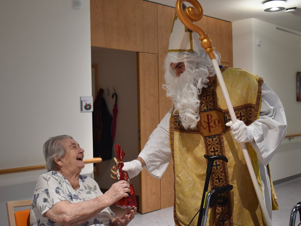 Glückliche Gesichter beim Besuch vom Nikolaus 
