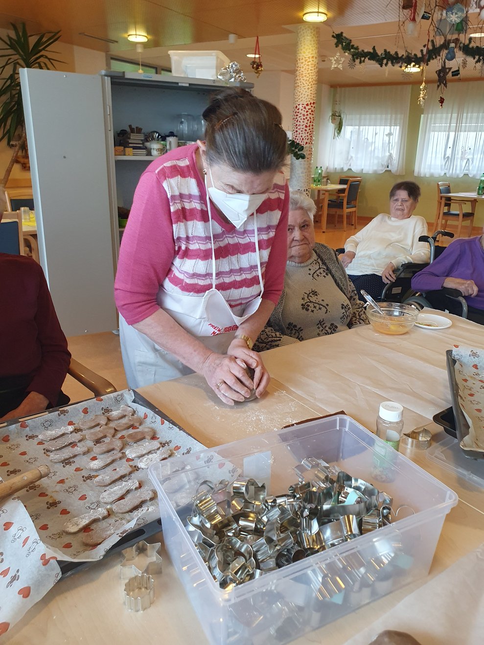 Bewohner beim Backen