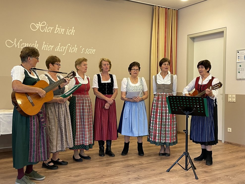 Der Bäuerinnenchor.