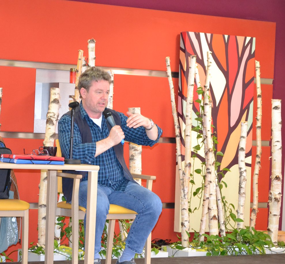 Das eigentlich ernste Thema "Tod und Trauer" wurde von Dr. Martin Prein...