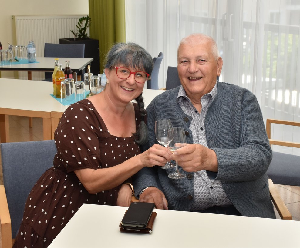Eine Frau und ein Mann.