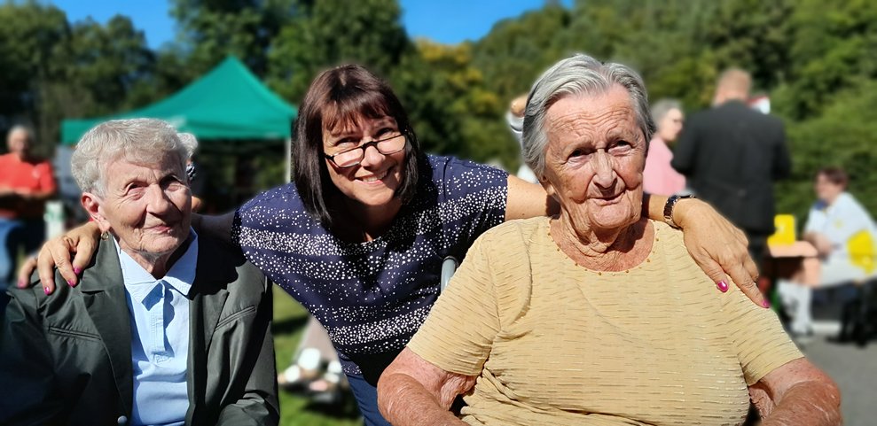Gesellige Damenrunde: Imelda Haas, EA Monika Nolz und Gertrude Trimmel.