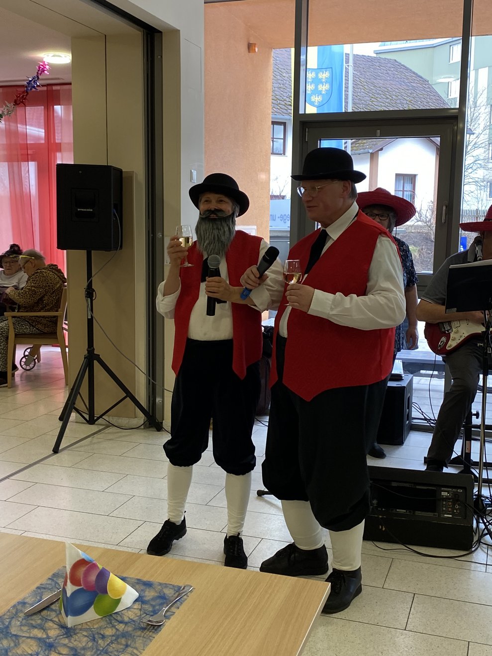 MEA Martha und unser Herr Pfarrer traten zusammen als die bekannten Wildecker Herzbuben auf...