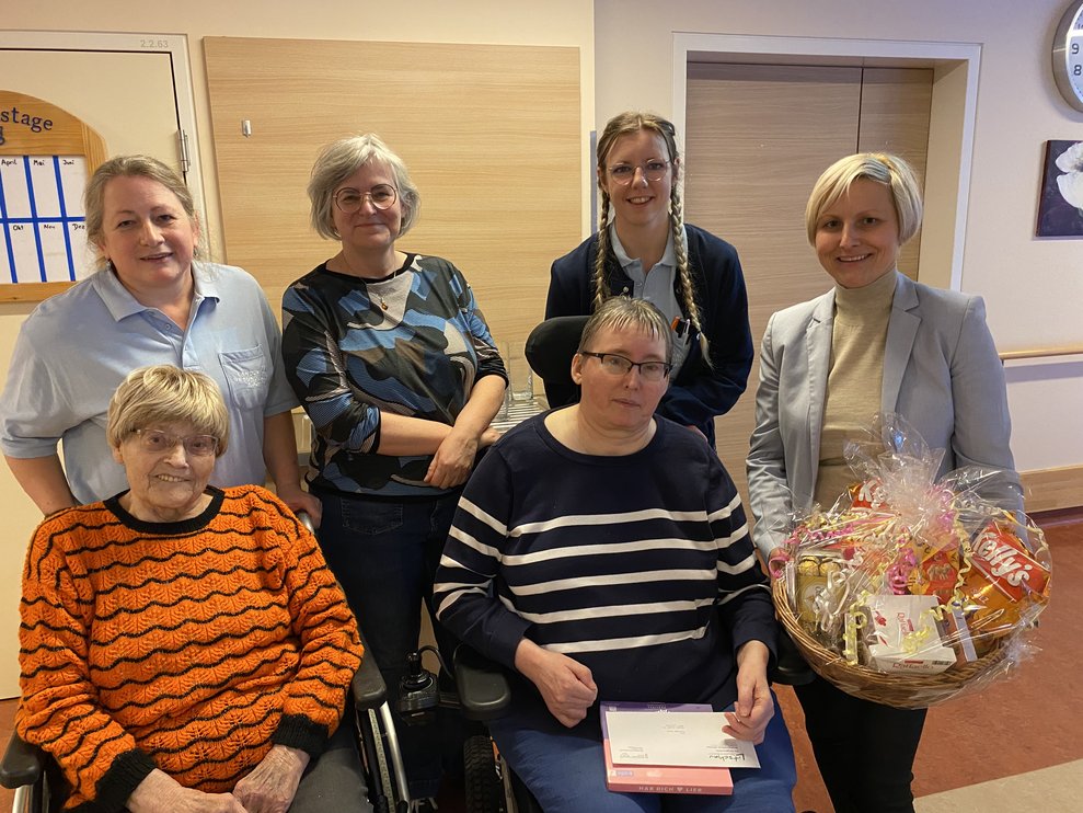 Frau Proll feiert ihren 60. Geburtstag.