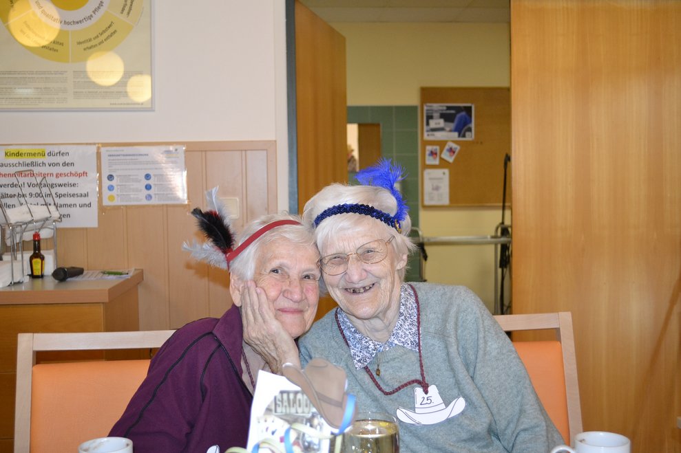 2 Frauen