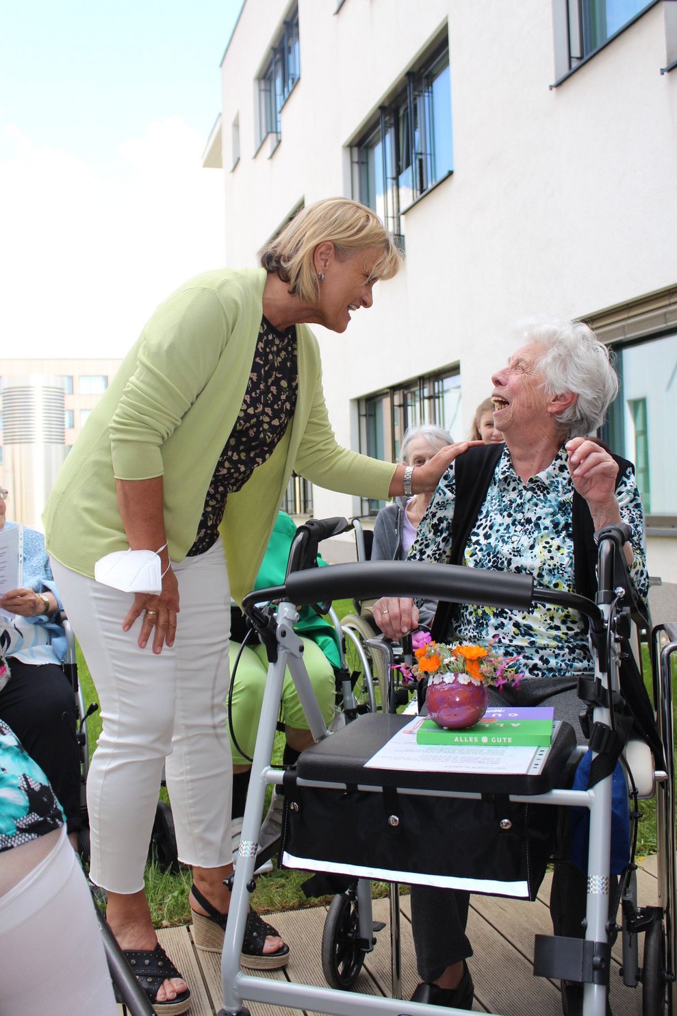 Frau Dir. Stanzel bedankt sich für die vielen Stunden, die bei uns im PBZ Baden verbracht wurden.