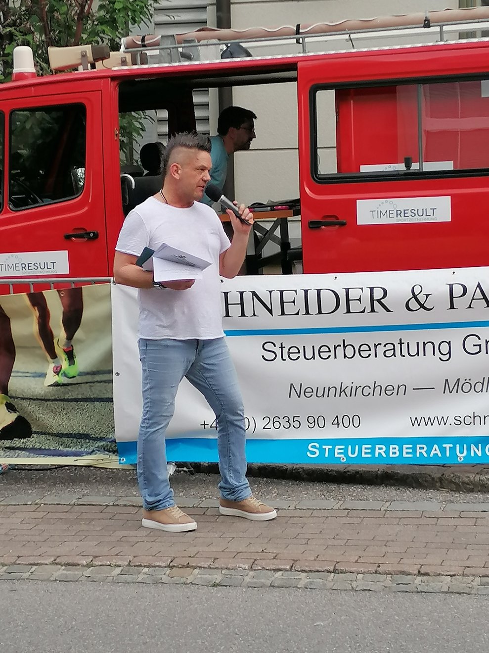 Moderator Stephan Sommeregger