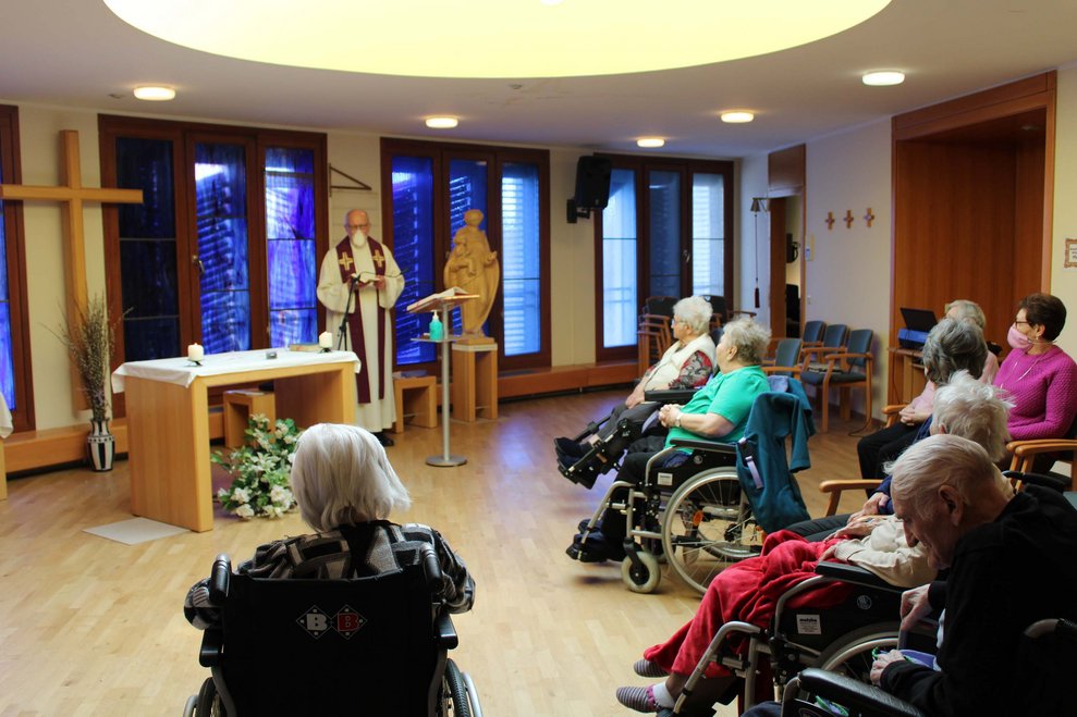 Hl Messe mit Aschenkreuz