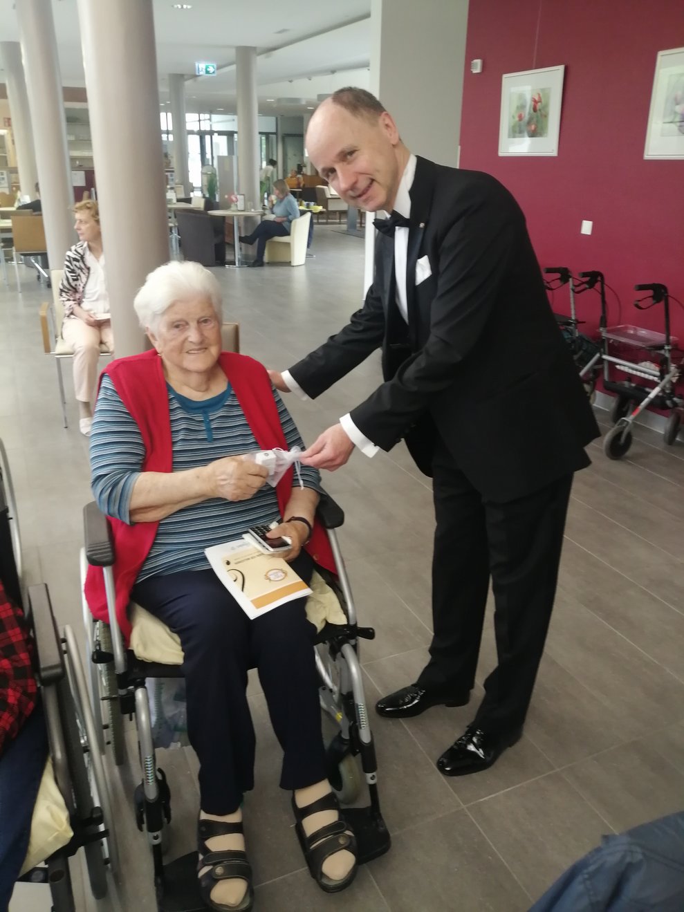 Herr Fischerauer und unsere Bewohnerin Frau Höller.
