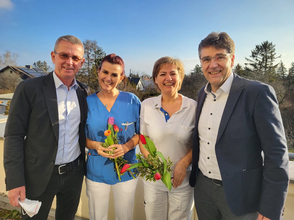 Zum Valentinstag gab es wertschätzende Worte und Blumen von Herrn Direktor Reg.R. Wolfgang Zorn und Herrn Bürgermeister Christian Flammer. 