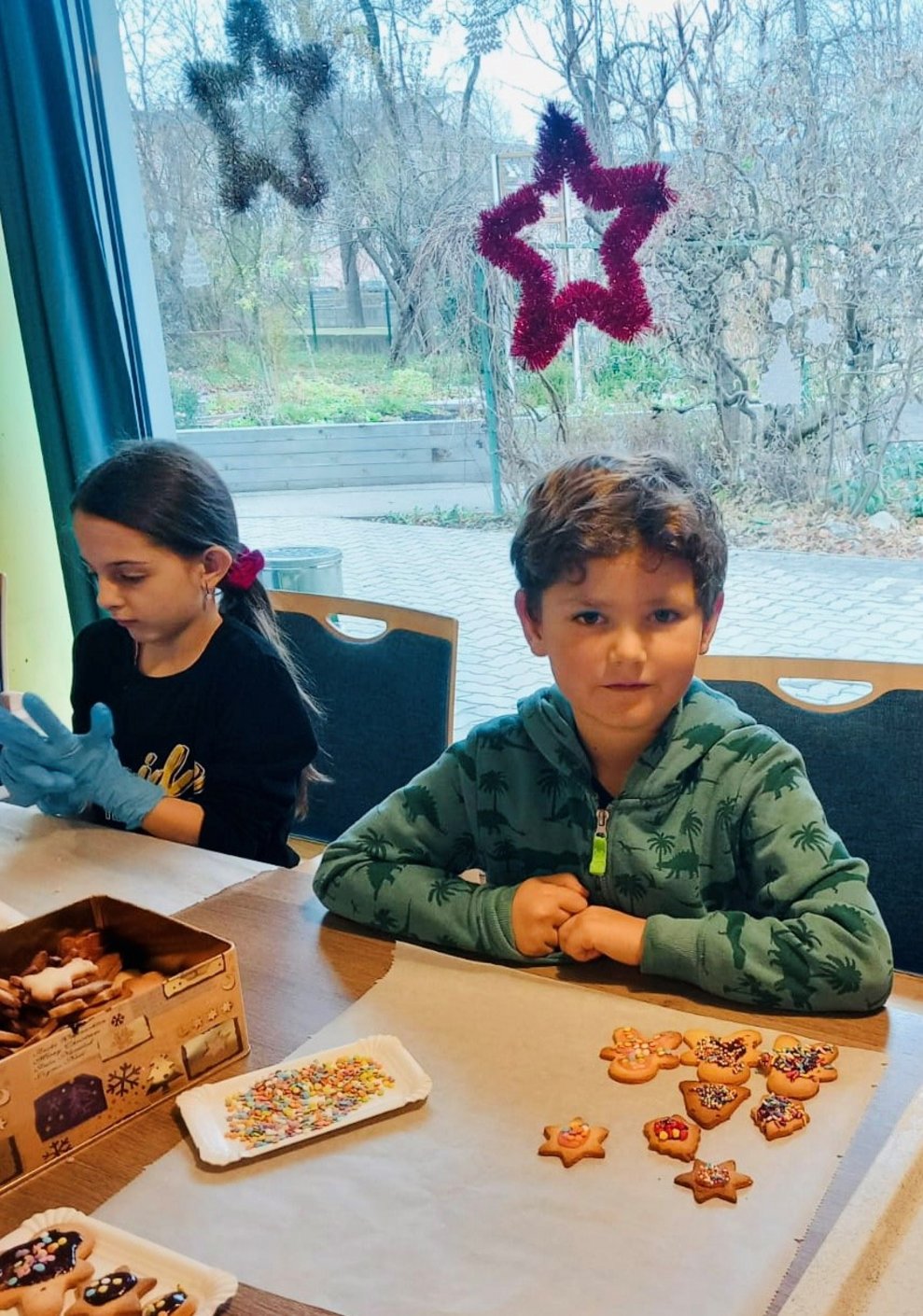 Kekse backen mit den Volksschulkindern
