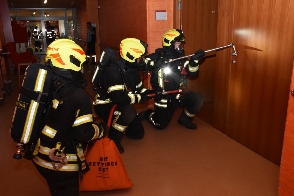 Drei Feuerwehrmänner.
