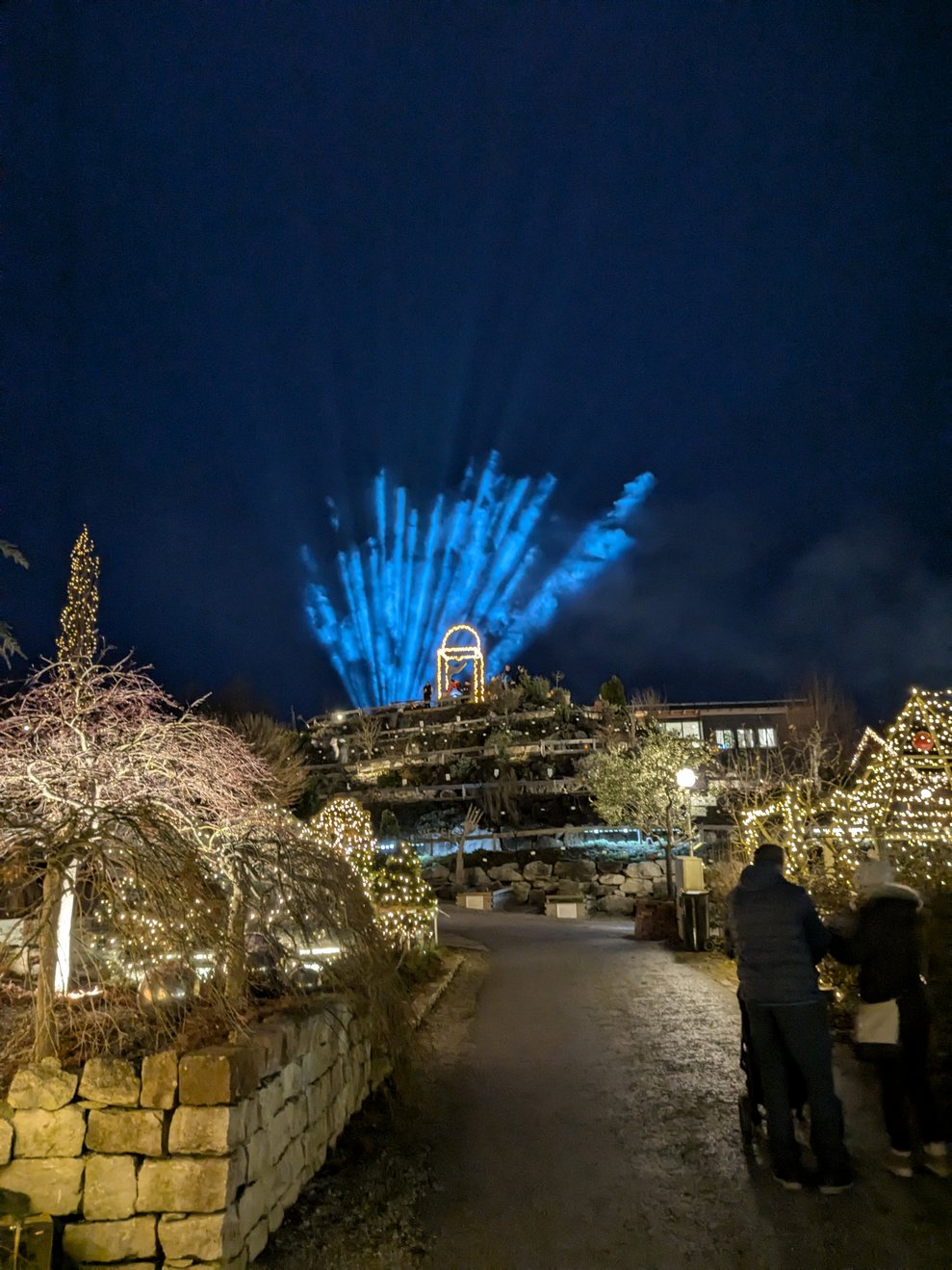 Ein schönes Licht auf der riesigen Kräuterspirale-