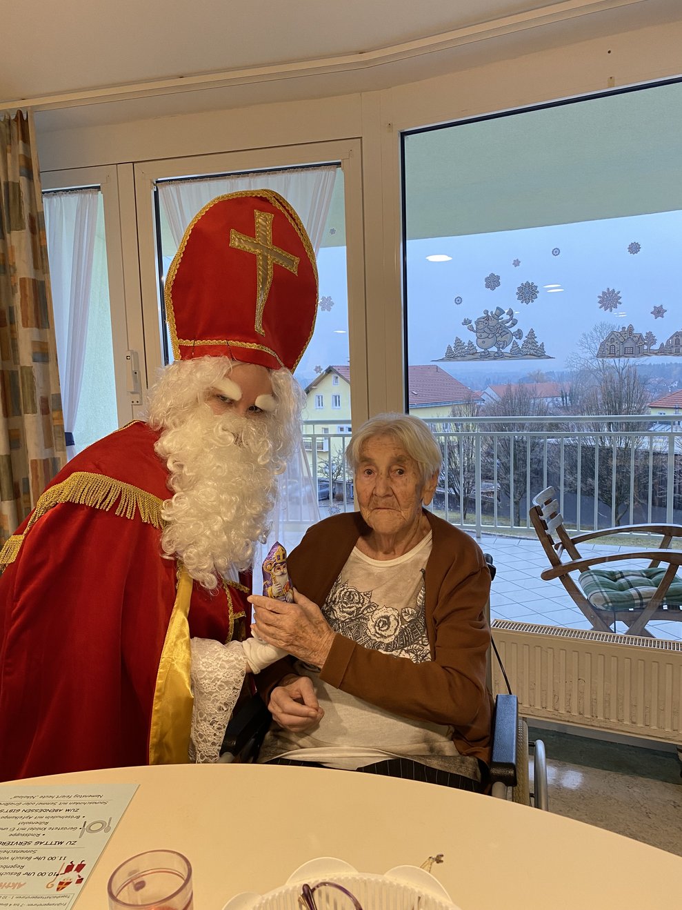 Alle freuen sich über den Besuch vom Nikolaus