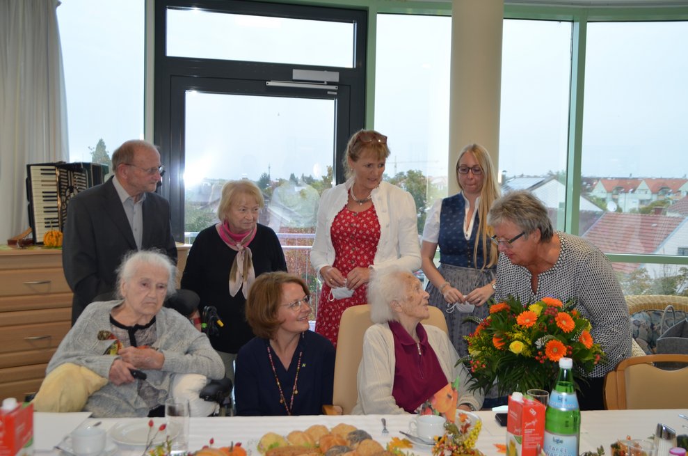 Stadträtin Pfeiffer gratuliert