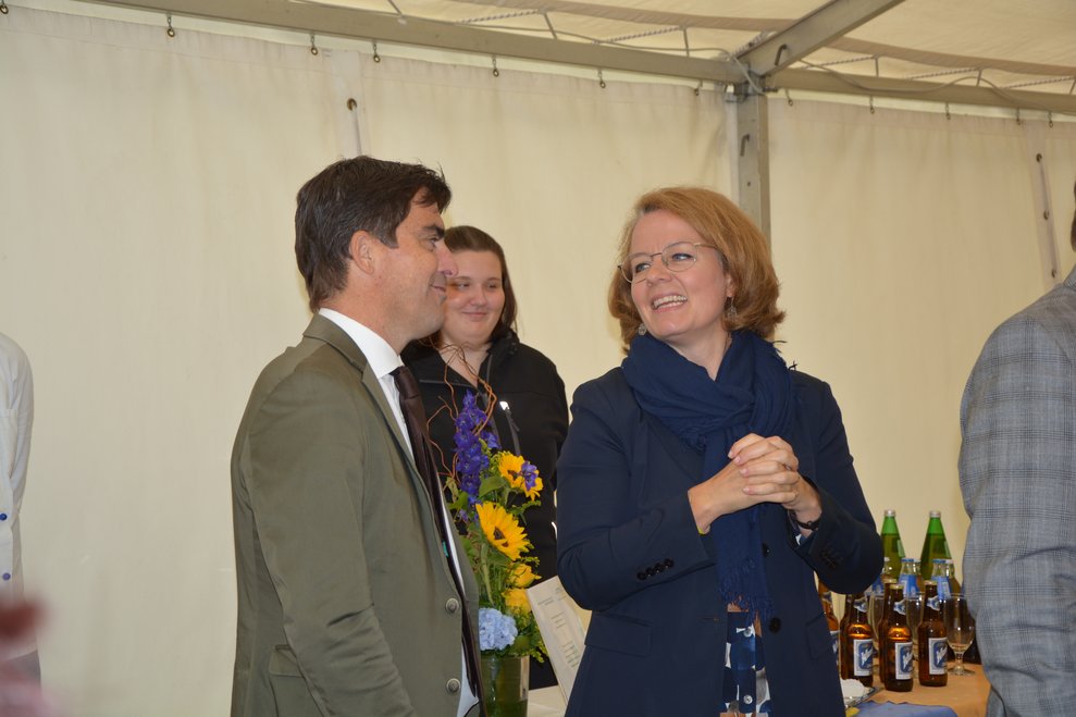 Hr. Bürgermeister und Fr. Landesrätin