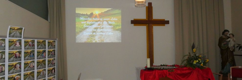 Der Altar und die Bilder unserer lieben Verstorbenen.
