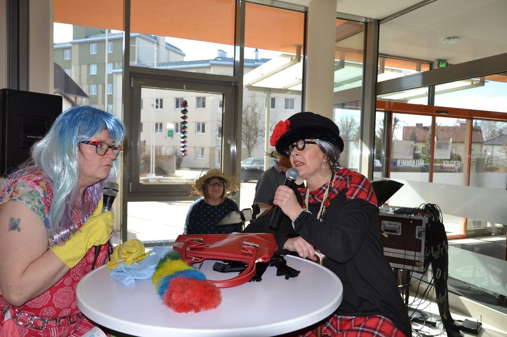 Der Scatch von Birgit und Maria als Frau Hawlitschek und Frau Pospischil sorgten für viele Lacher.