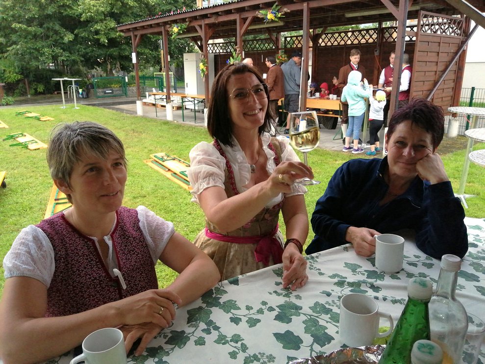 Drei Damen bei unserem Kaffee und Weinwagen