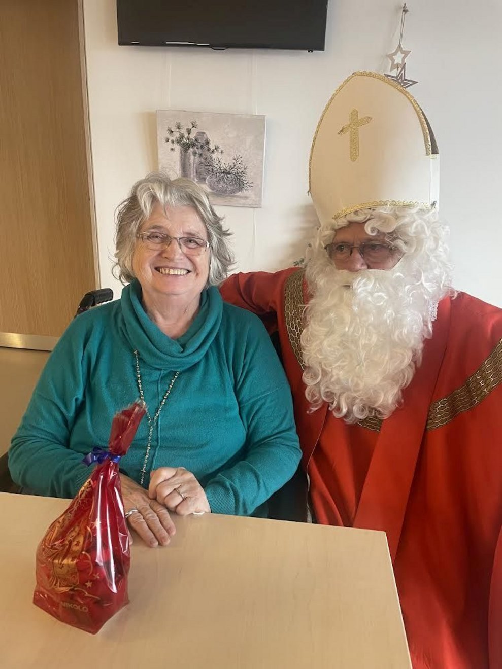 Foto von Bewohnerin mit Nikolaus