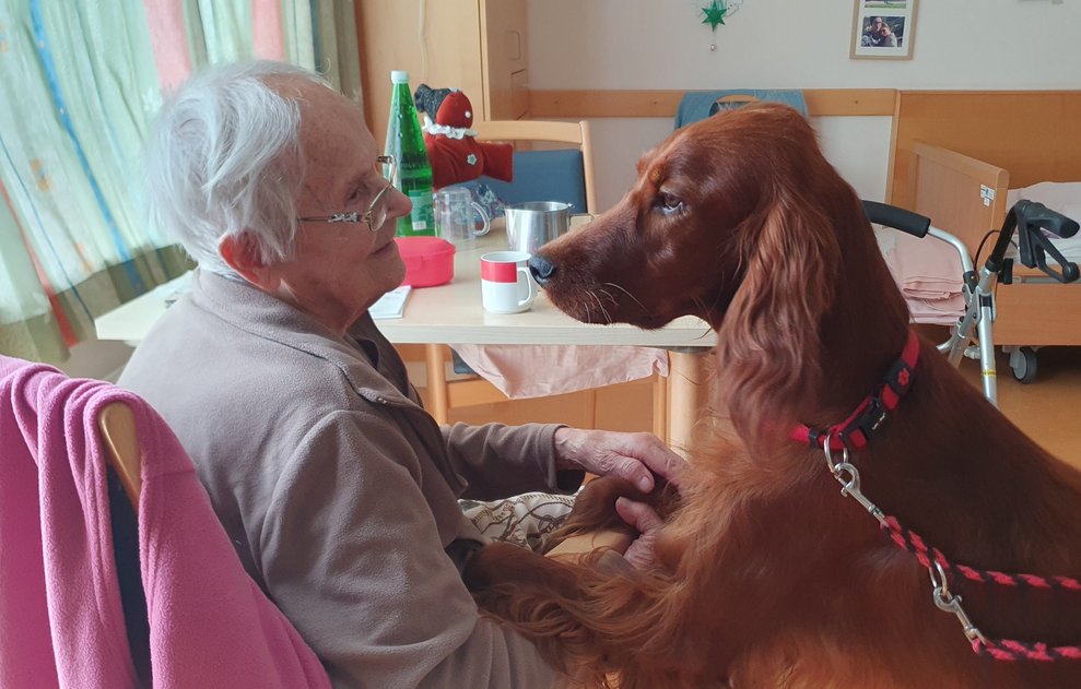 Bewohner mit Hund