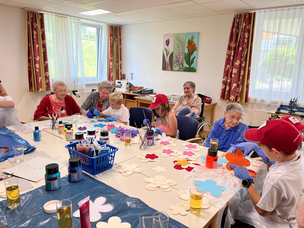 Zusammenarbeit zwischen den Kids und den Bewohnern