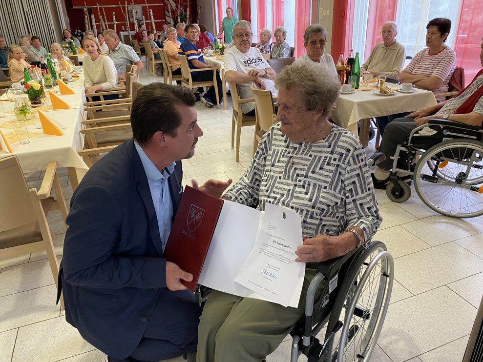 Bürgermeister Rainer Hirschmann gratuliert seitens der Gemeinde ganz herzlich.