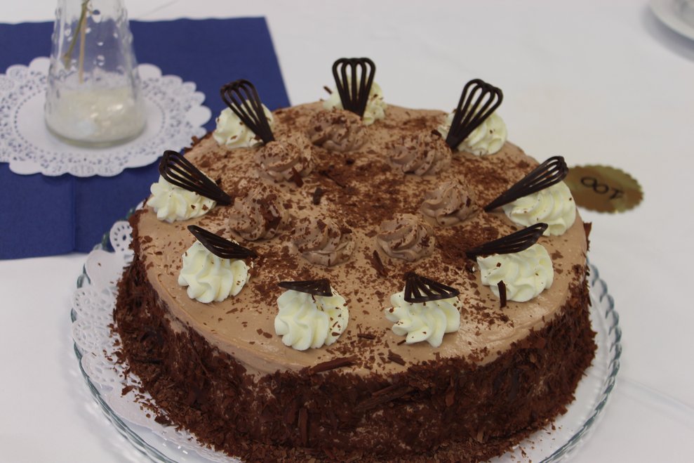 Diese Torte hat sich Herr Jirak gewünscht. Zuvor gibt es für alle Anwesenden aber noch...