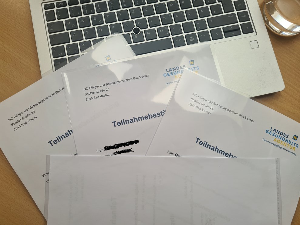 Die Teilnahmebestätigungen sind bereits vorbereitet.