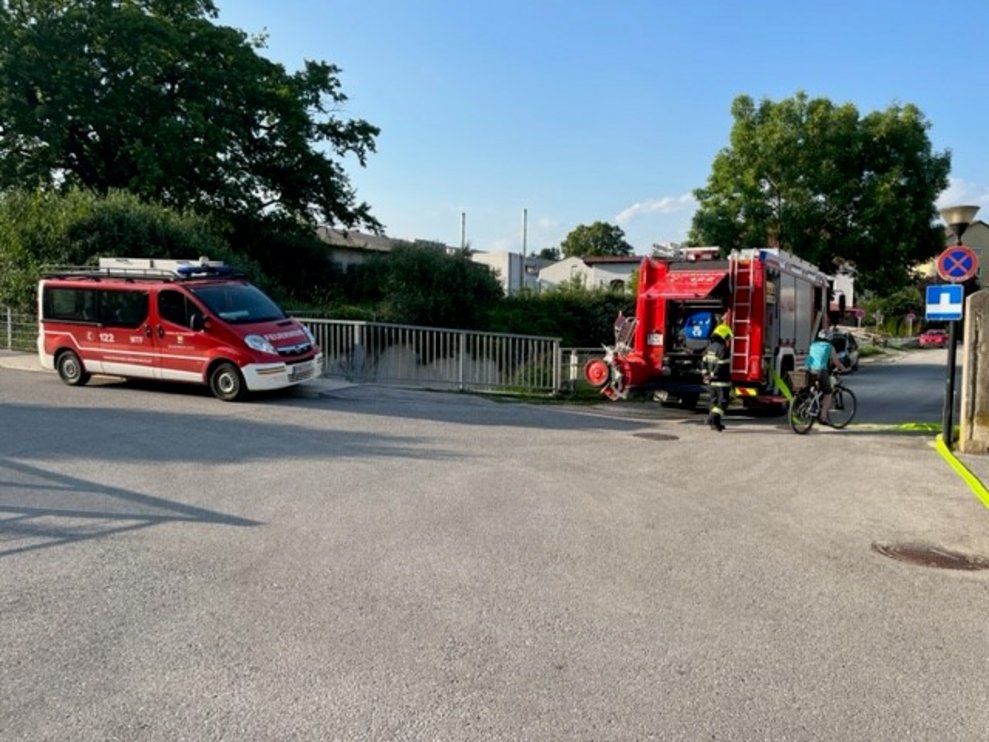 Zwei Feuerwehrautos 