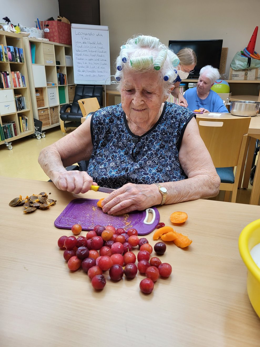 Die Kriecherl aus unserem Garten werden entsteint.