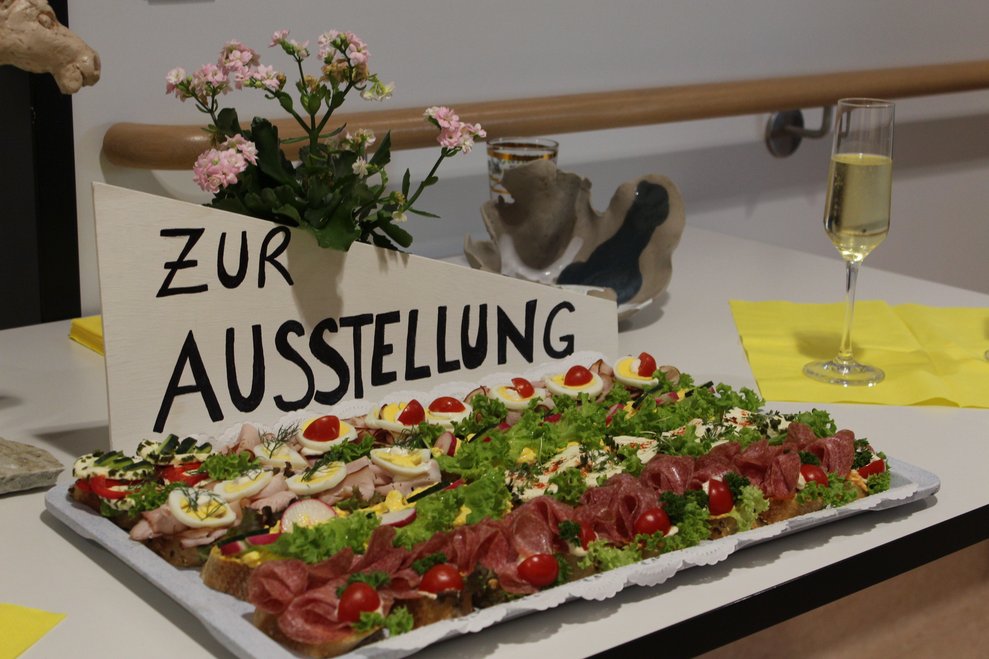 ...und belegten Brötchen angestoßen.