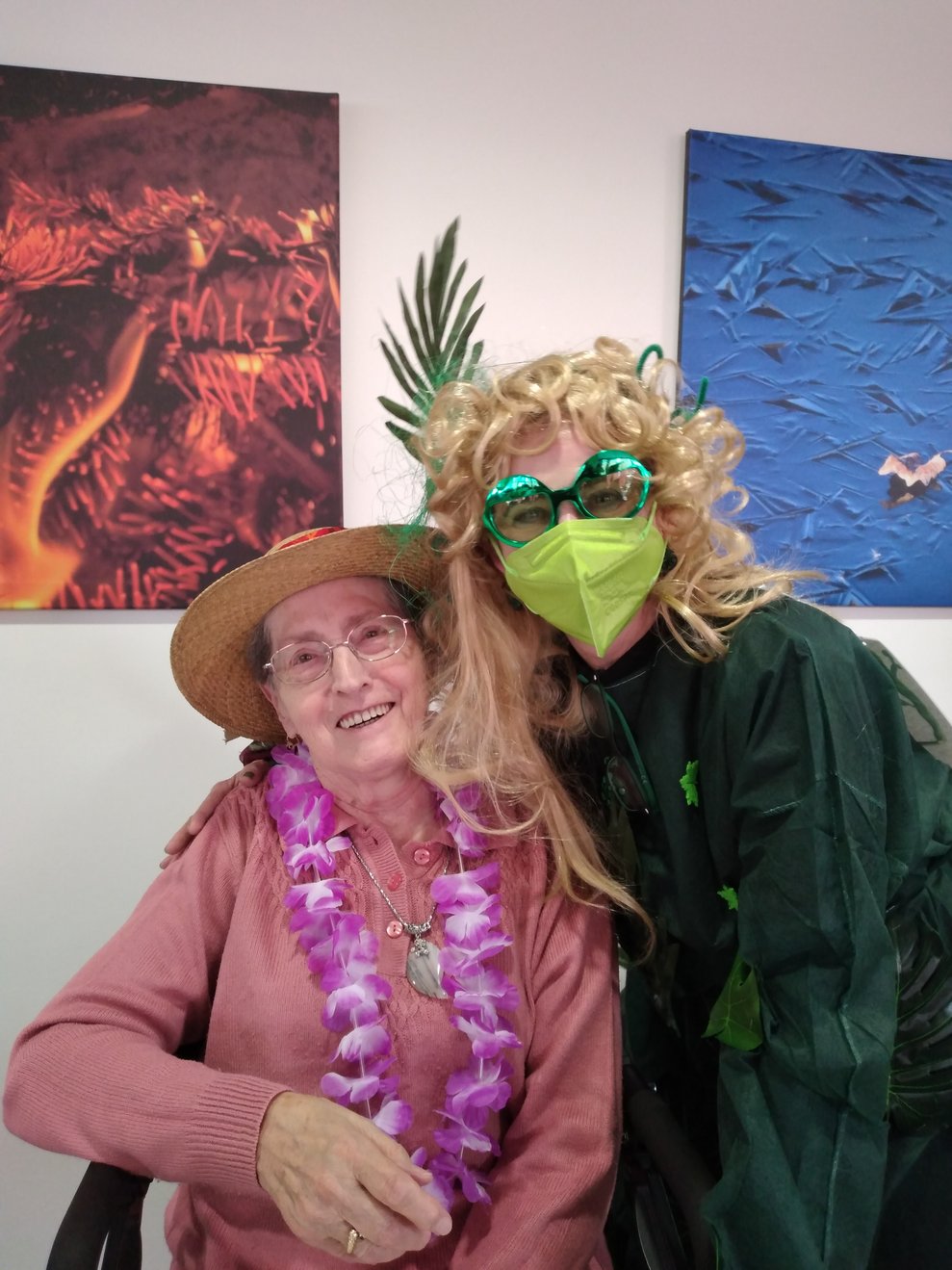 Frau Ecker und Frau Direktor Koller.
