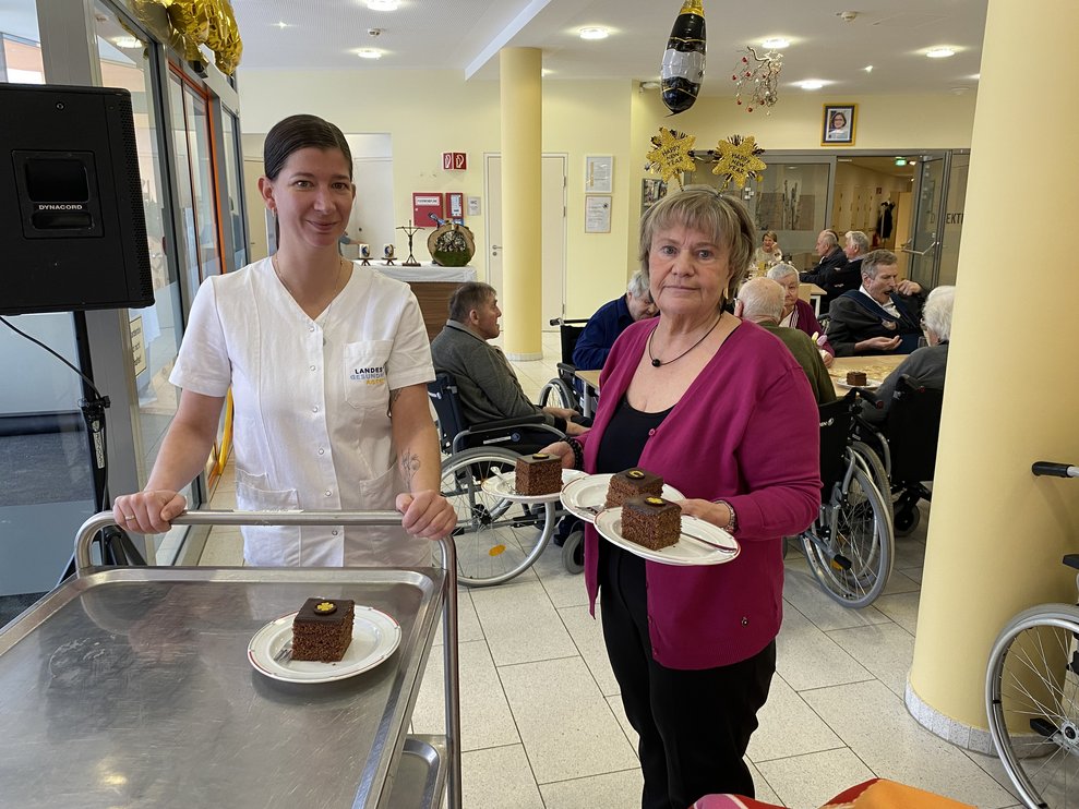 Zur Kaffeejause gibt es Glücksbringer in Kuchenform.
