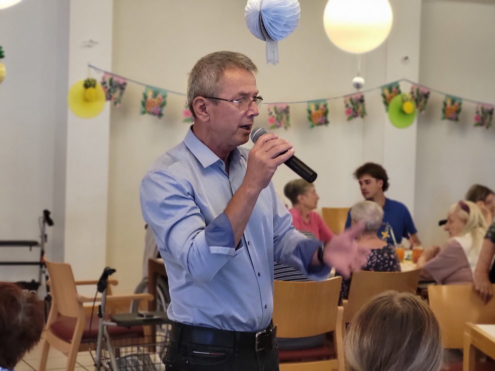 Direktor RegR. Wolfgang Zorn hielt eine Ansprache und begrüßte die Festgäste.