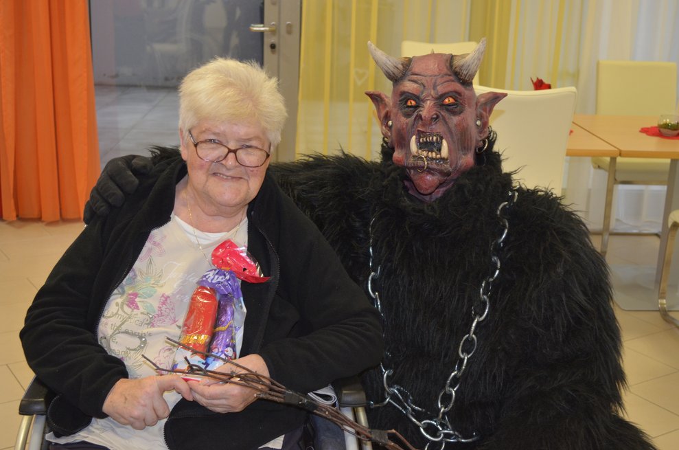 Bewohnerin mit Krampus