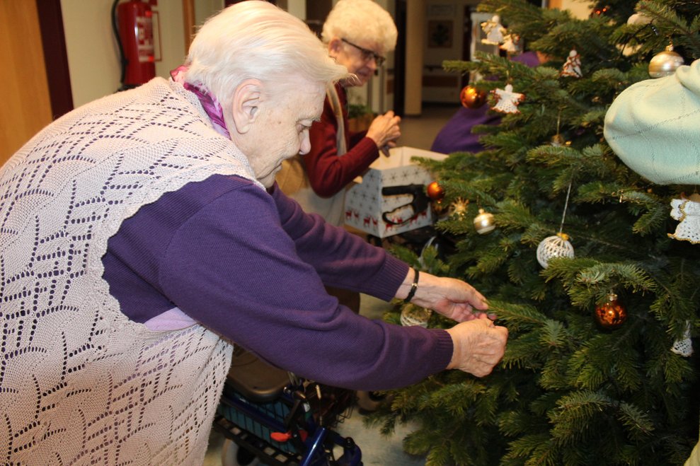 Christbäume schmücken