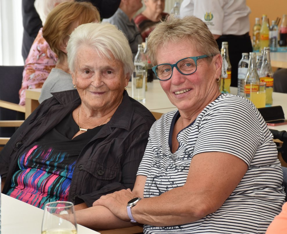 Zwei Frauen.