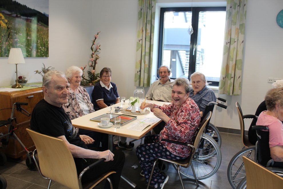 BewohnerInnen im Café Raba