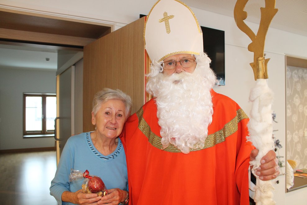 Nikolaus mit Bewohner